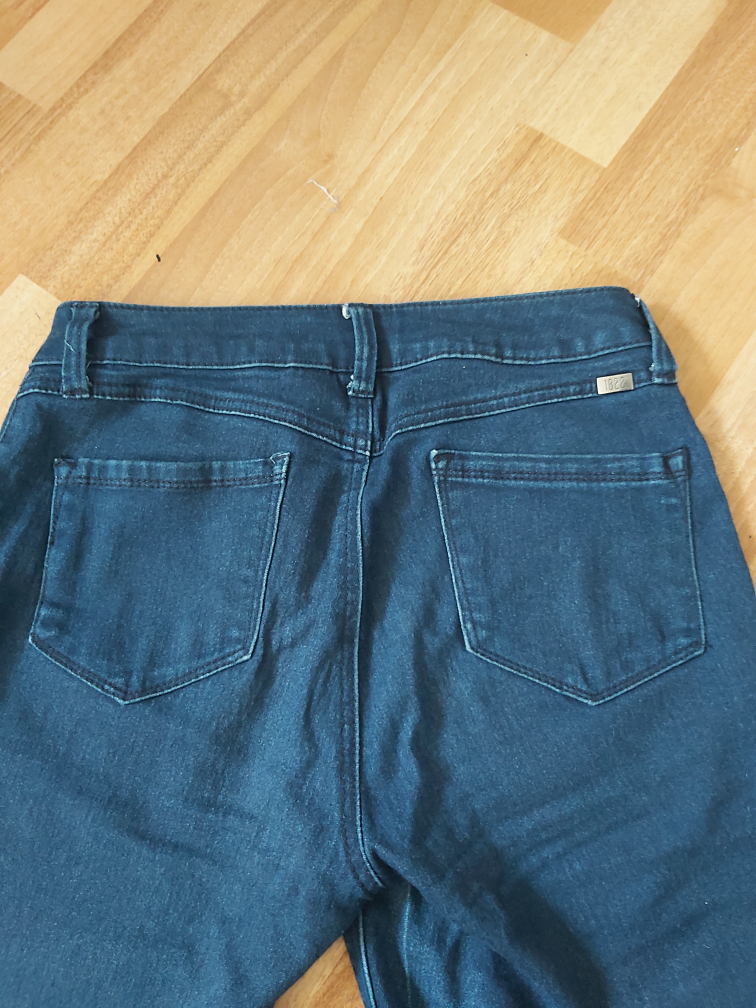 1822 Denim knee length shorts, size 6 image indicator(5)
