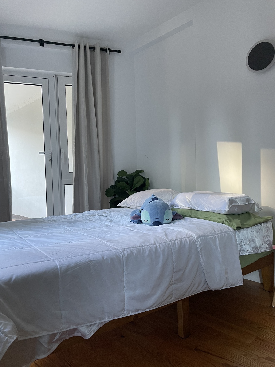 Queen Sized Wooden Bed Frame & Queen Mattress