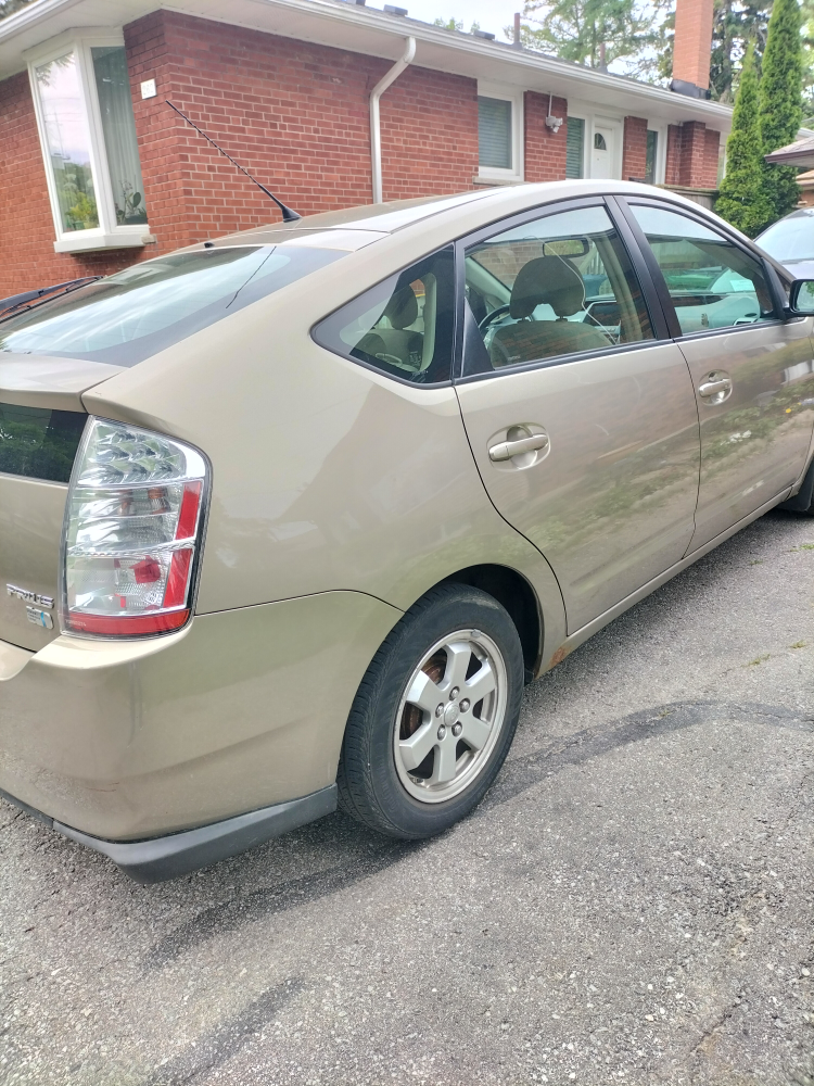 Toyota Prius - photo 2