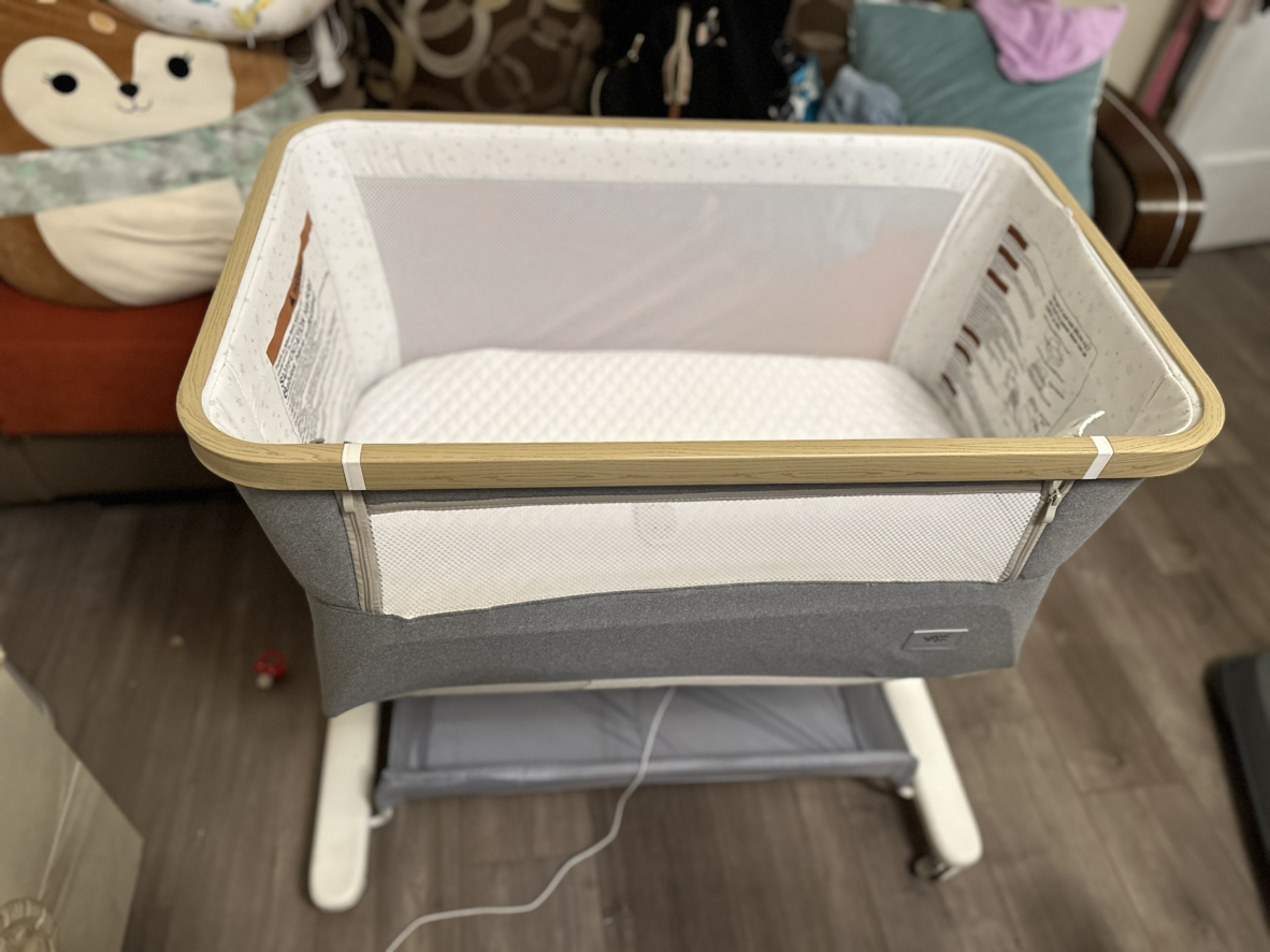VaVaSoo Rocking Bassinet w/ Music