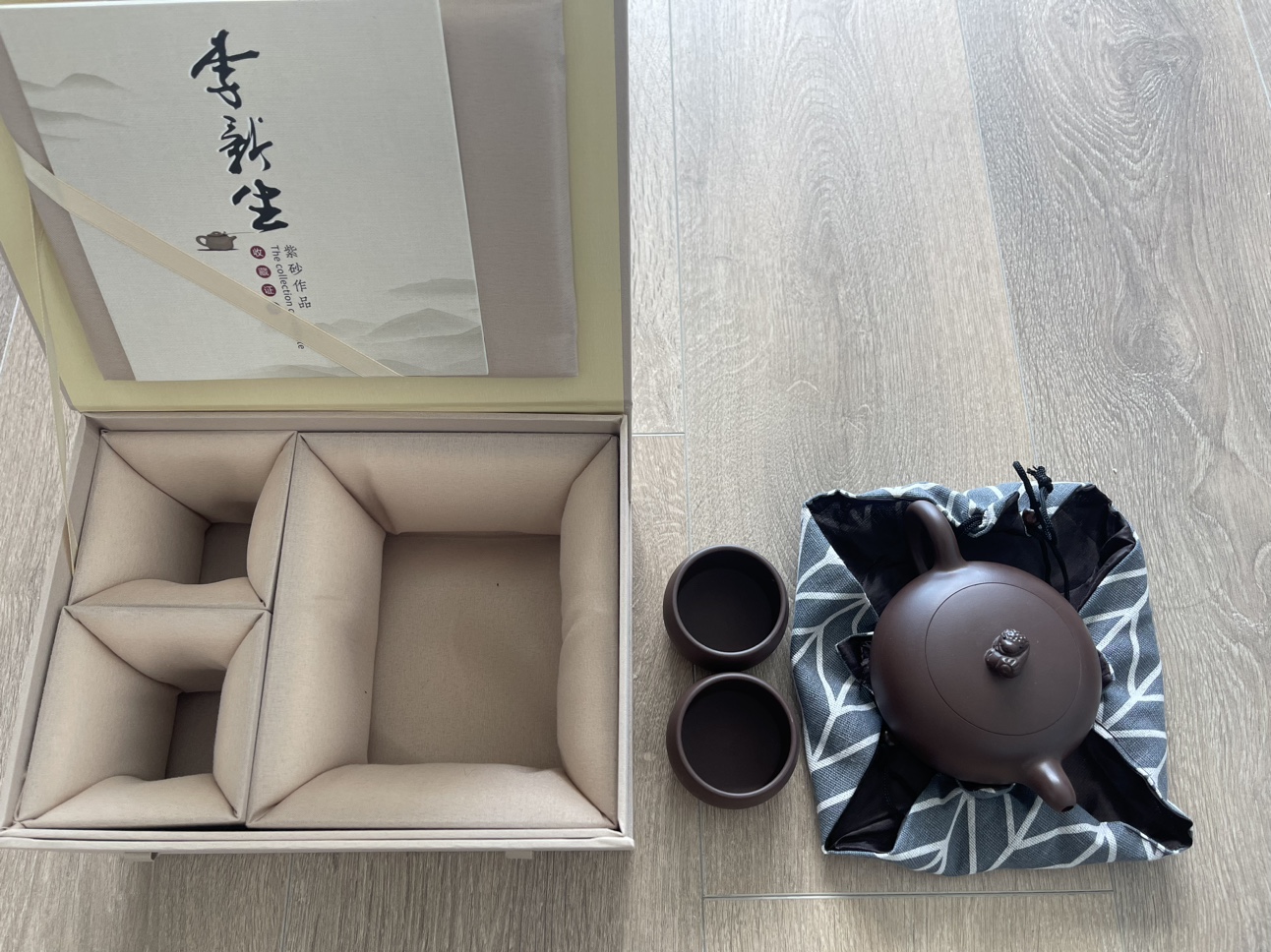 Fine purple clay teapot set thumbnail