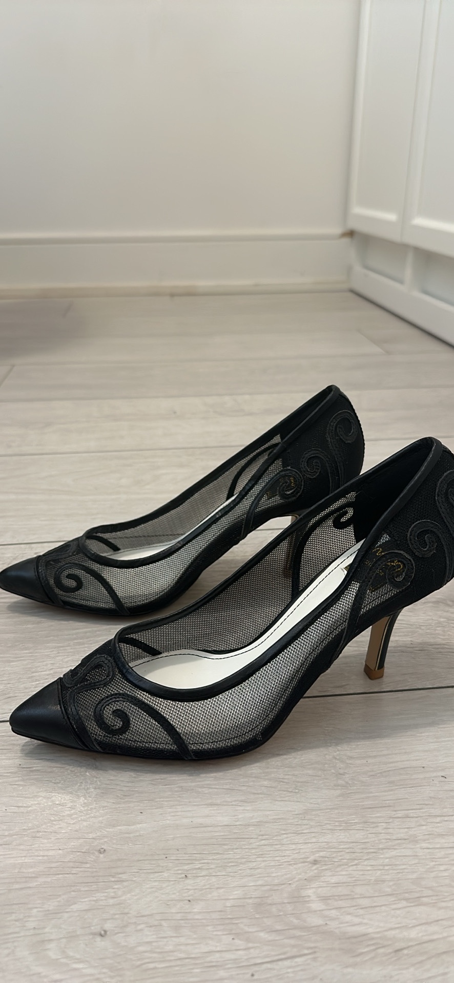 Black mesh and leather pump size 7.5 (Euro 38)