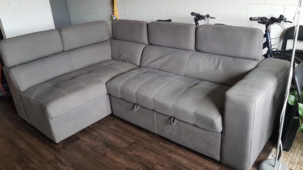 Sectional couch - extensible