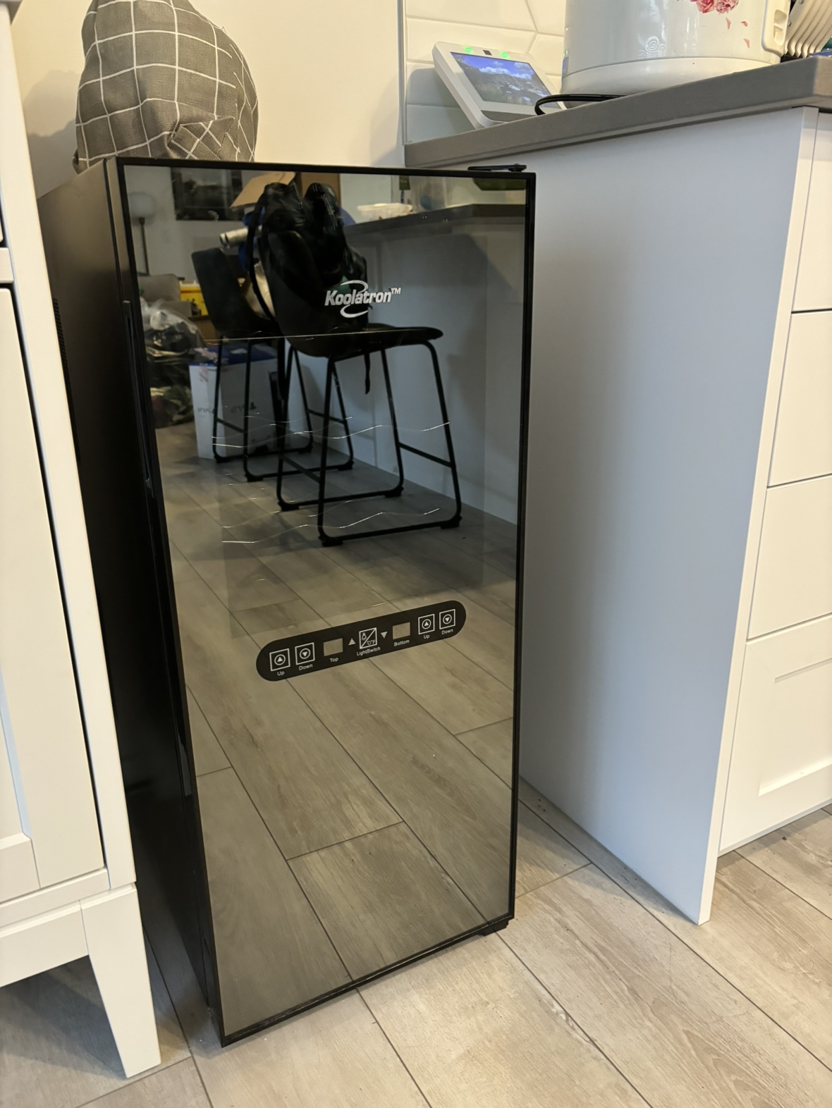 Dual zone wine fridge