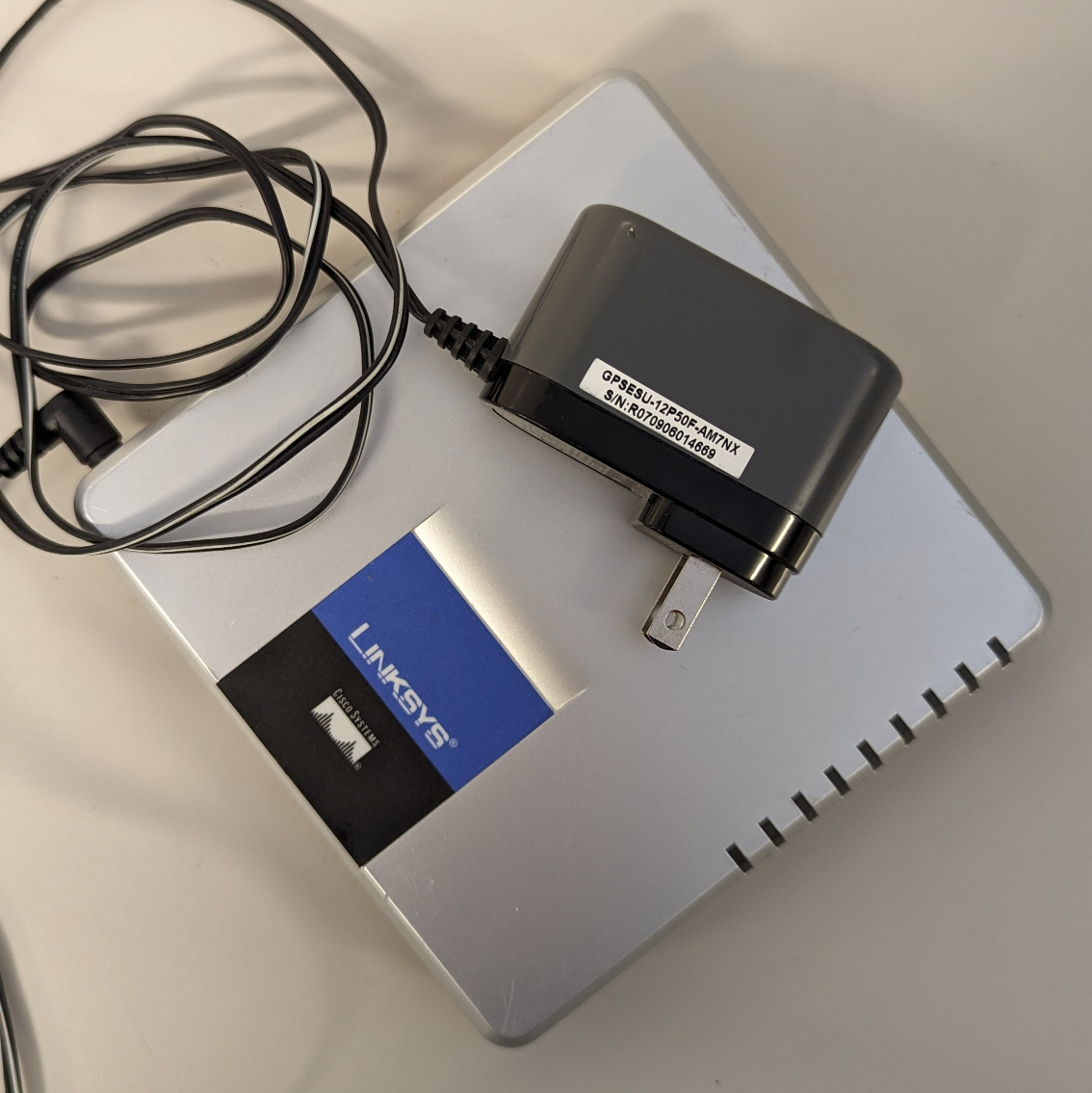 🧡 Linksys EG008W Gigabit 8-Port Workgroup Switch - photo 3