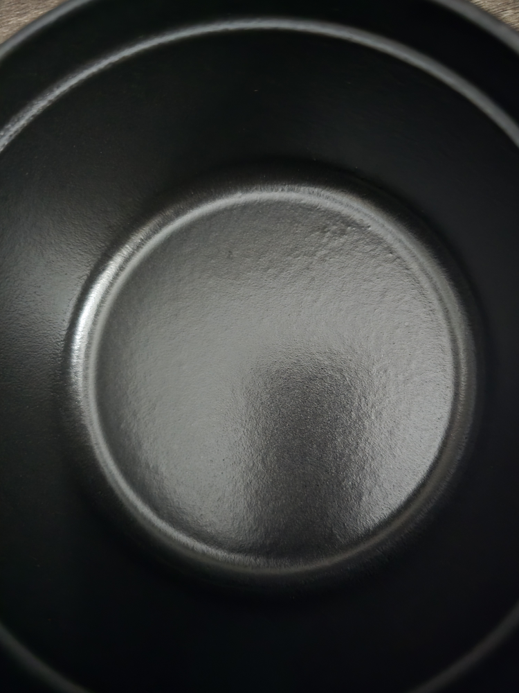 Staub Cast Iron 1.25-qt / 16cm Round Cocotte - Matte Black image indicator(4)