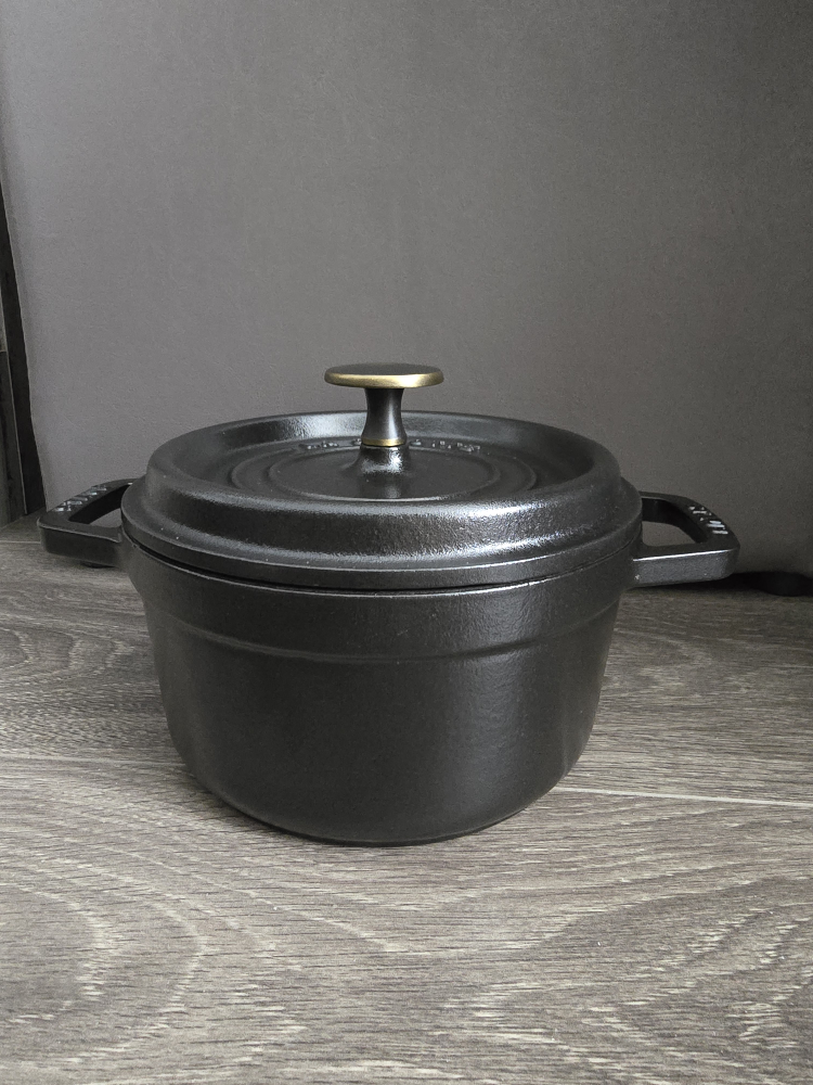 Staub Cast Iron 1.25-qt / 16cm Round Cocotte - Matte Black image indicator(5)