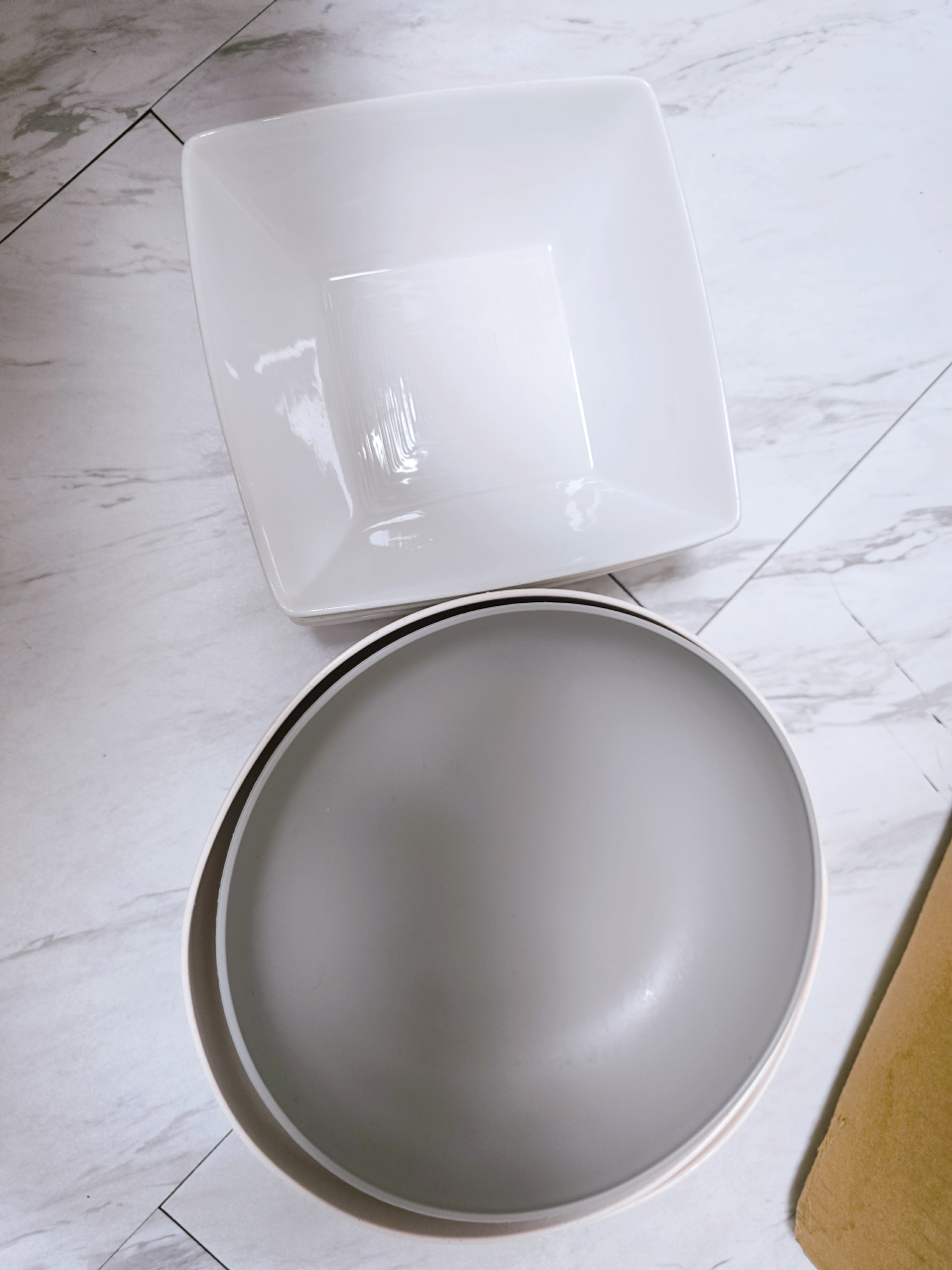 4pc Porselain plates and 3pcs plastics #Freecycle - photo 3