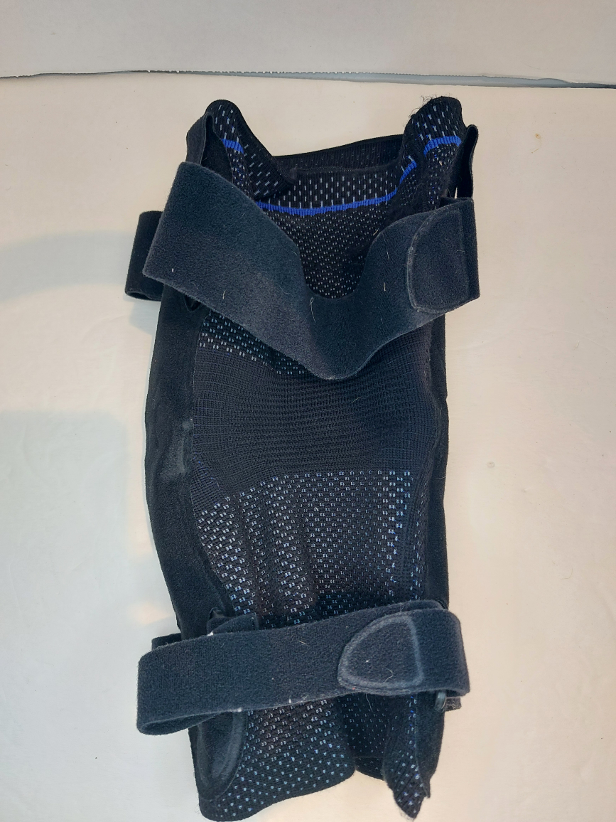 Knee Support/ Brace Right image indicator(2)
