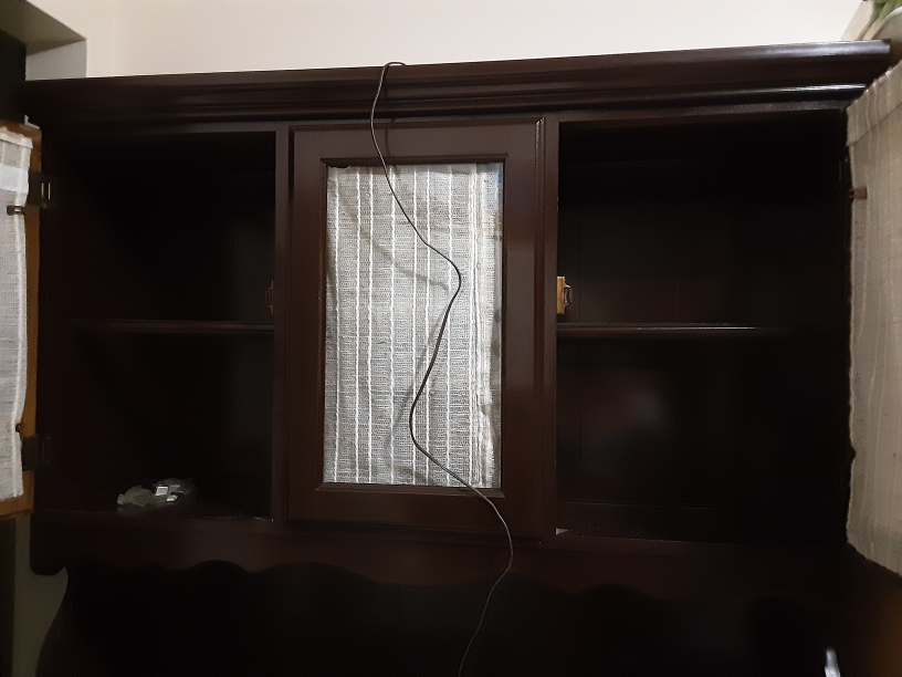 Moving sale Buffet & Hutch image indicator(2)