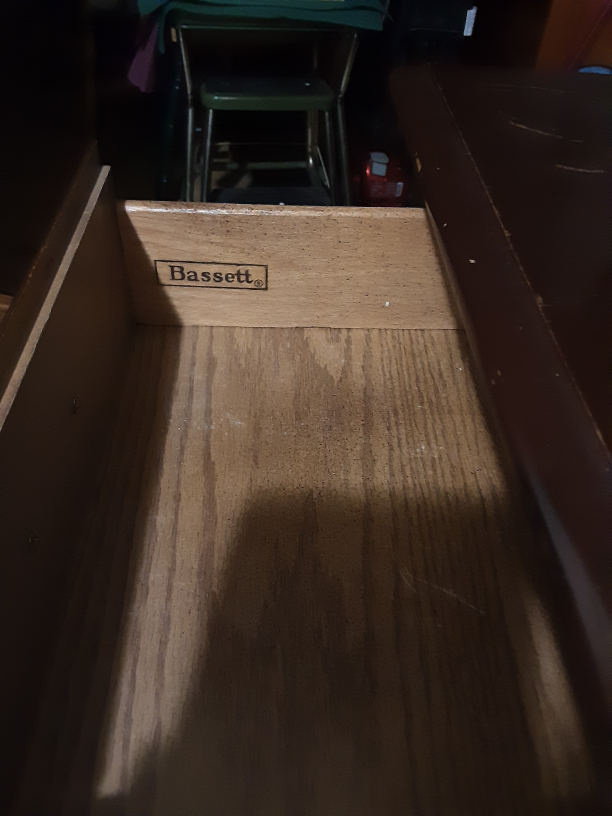 Moving sale Buffet & Hutch image indicator(3)