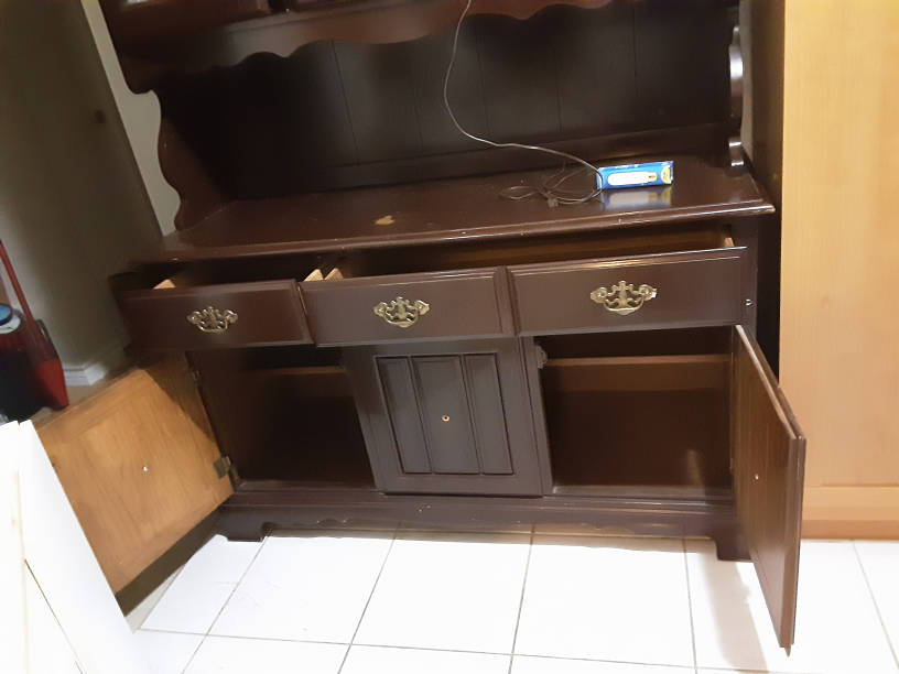 Moving sale Buffet & Hutch image indicator(4)