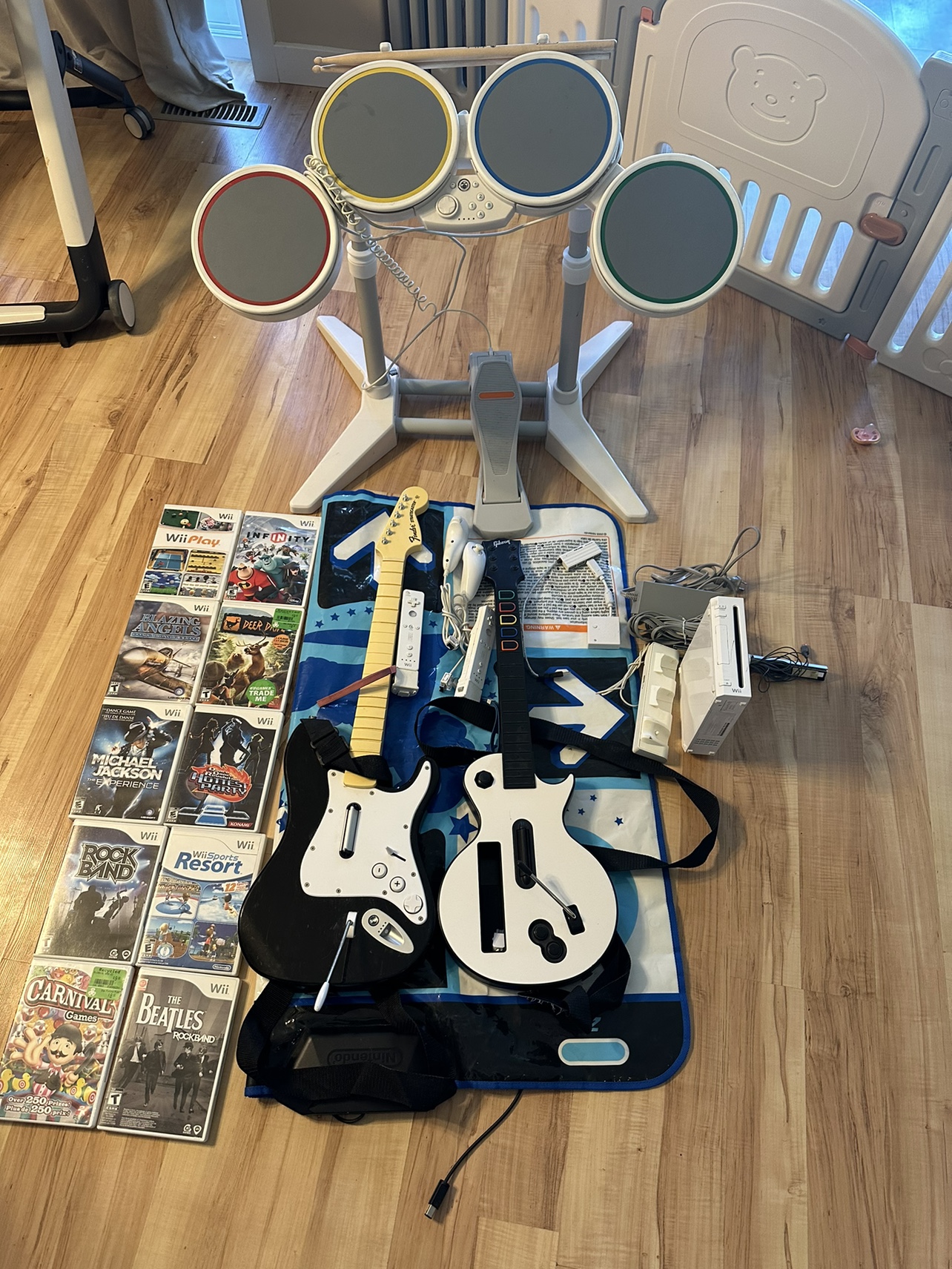 Wii console and accessories - photo 4