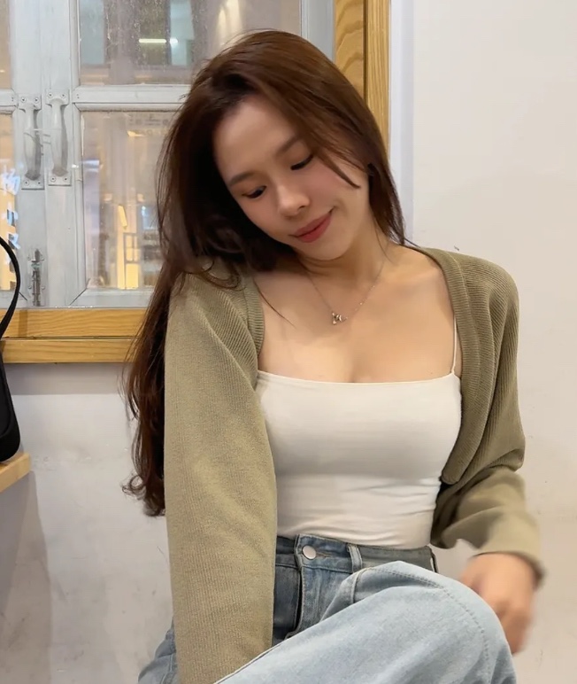 Shoulder cardigan thumbnail