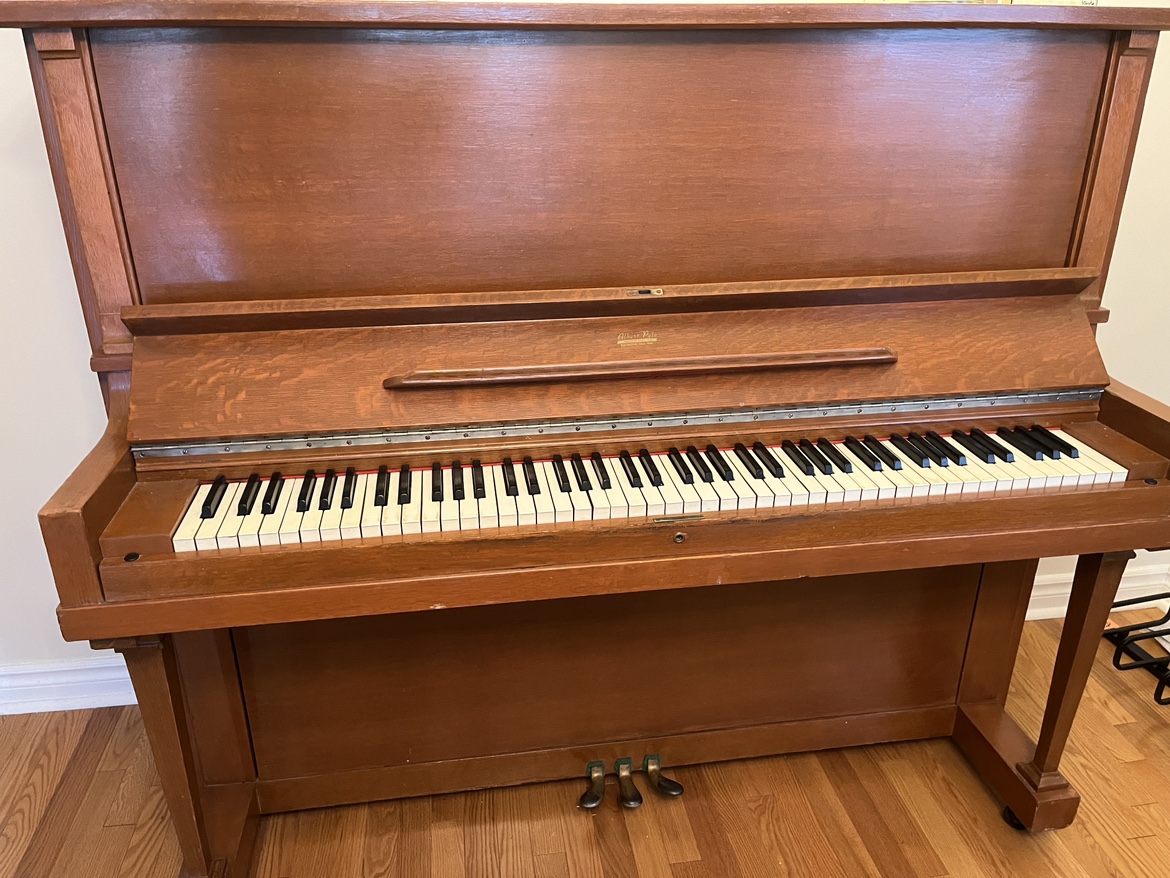Piano - upright thumbnail