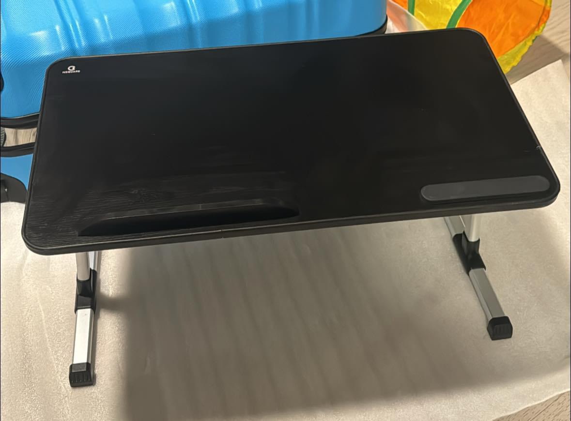 Laptop desk