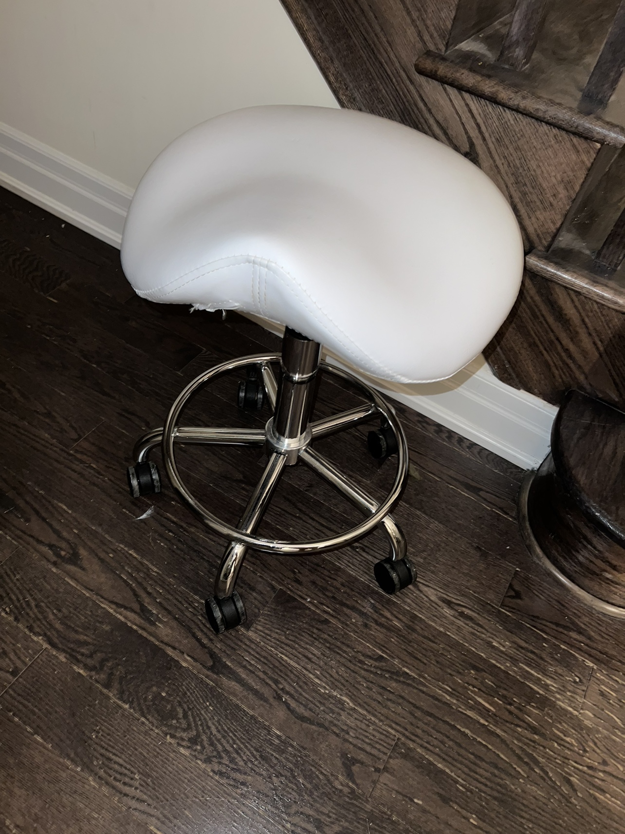 Adjustments lash/facial chair with wheels - photo 2
