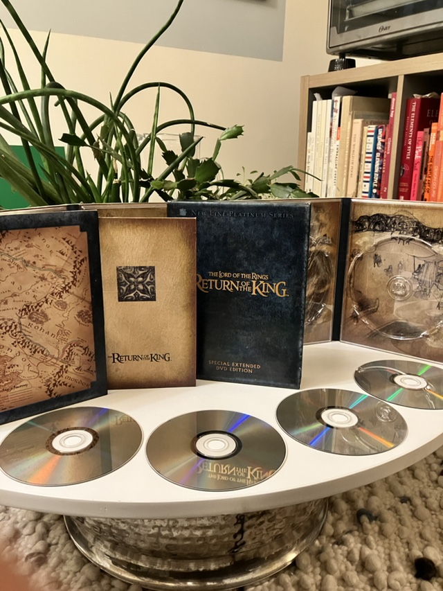 Tell everyone-The RETURN  OF THE KING image indicator(2)