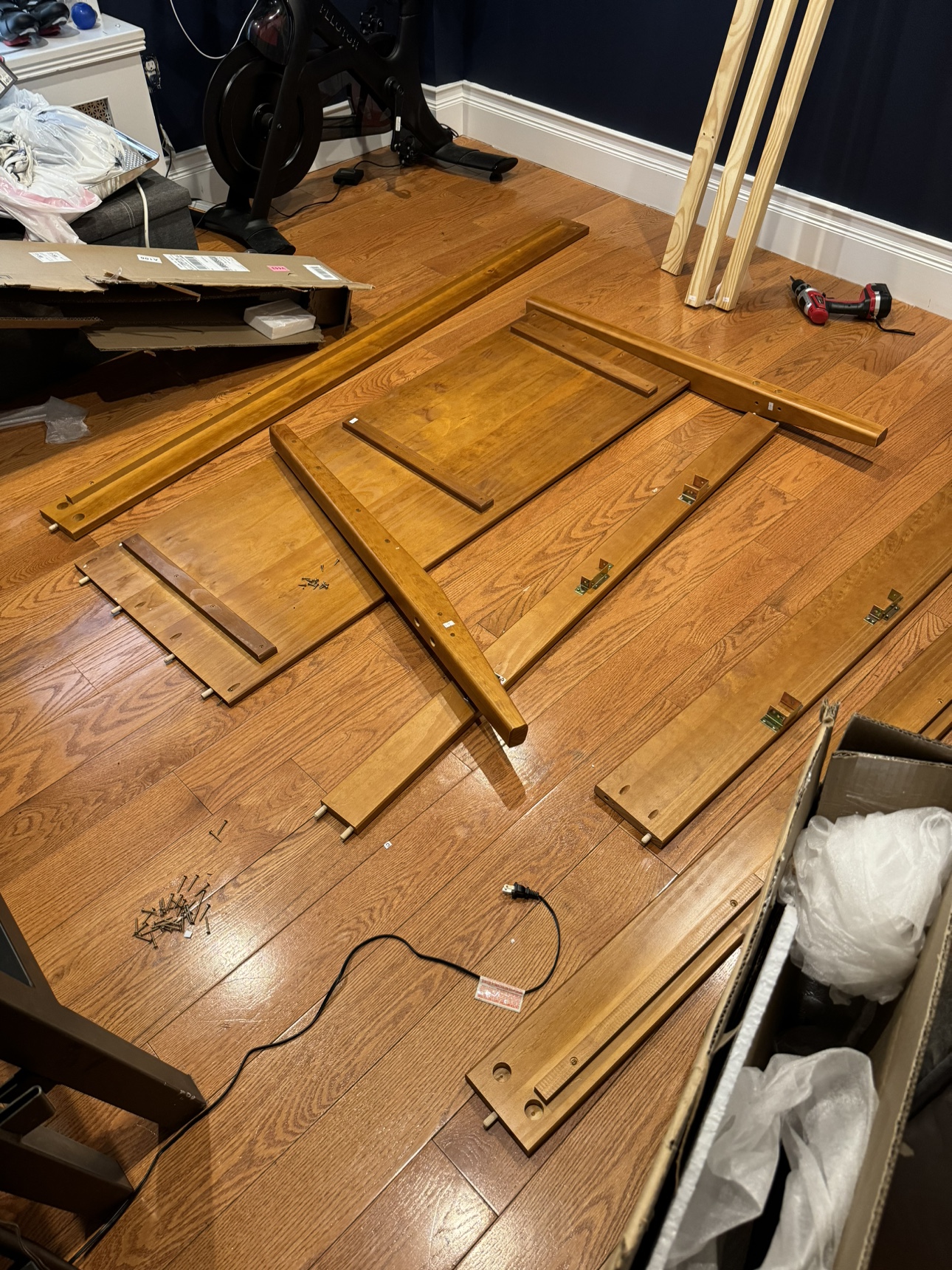 Mid-Century Modern Queen Platform Bed - photo 5