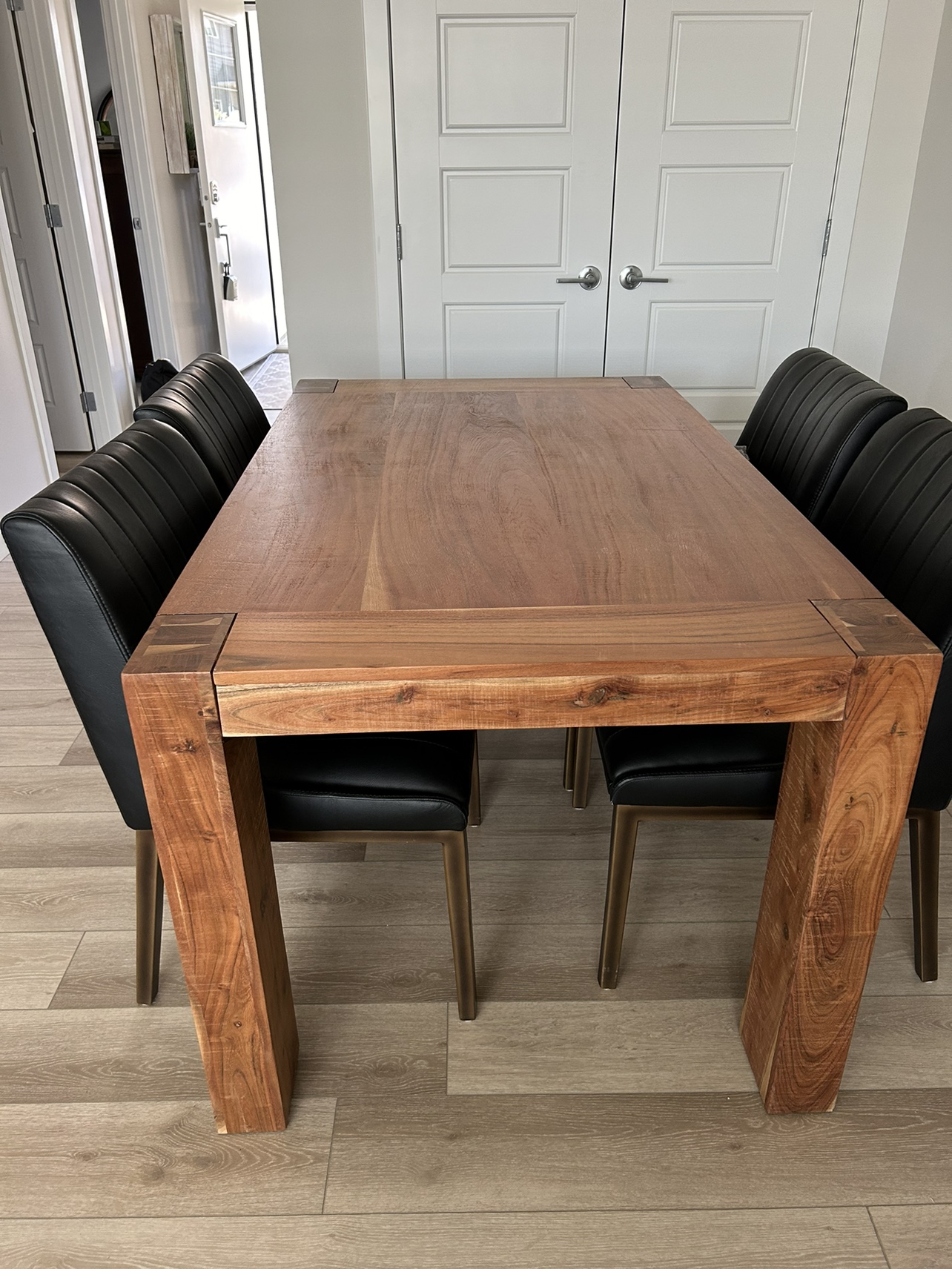 Solid Wood Dining Table and Four Chairs - photo 3