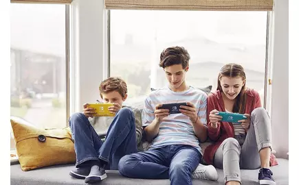 Nintendo switch lite buddle 2 Games image indicator(4)