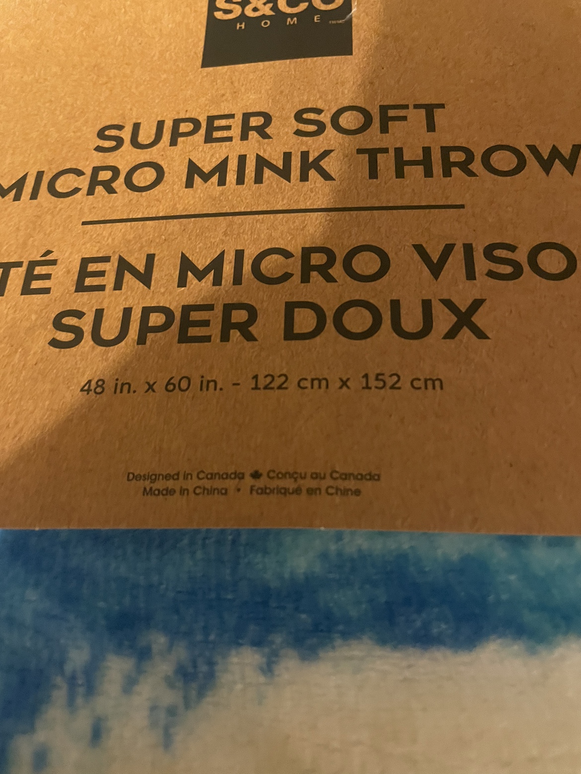 Soft and comfy brand new mink blanket with retriever on it image indicator(5)