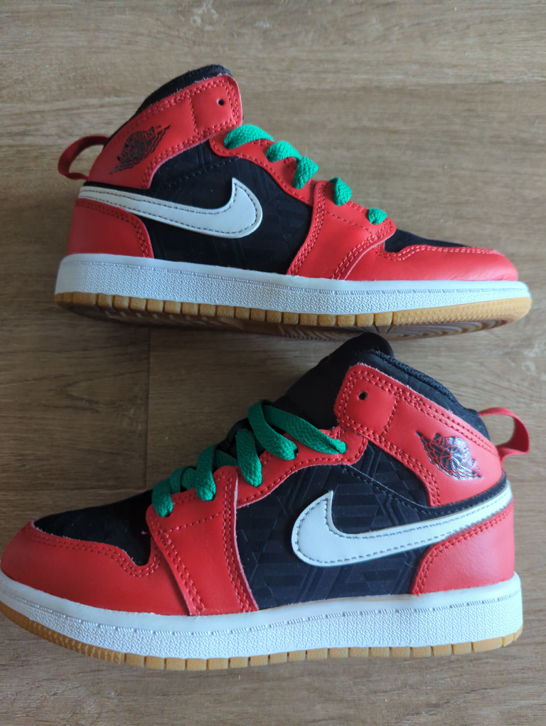 Air Jordan 1 Mid lightly used thumbnail