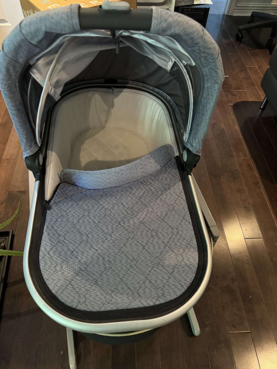 Uppababy bassinet and jolly jumper stand - photo 2