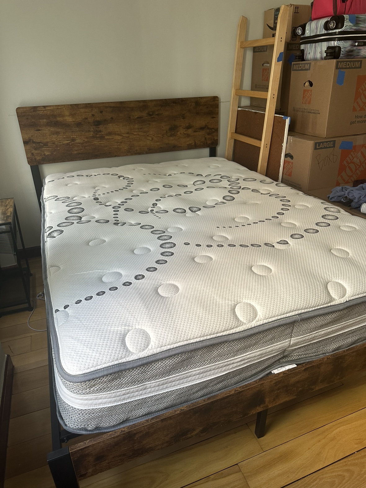 Full size bed frame - photo 2