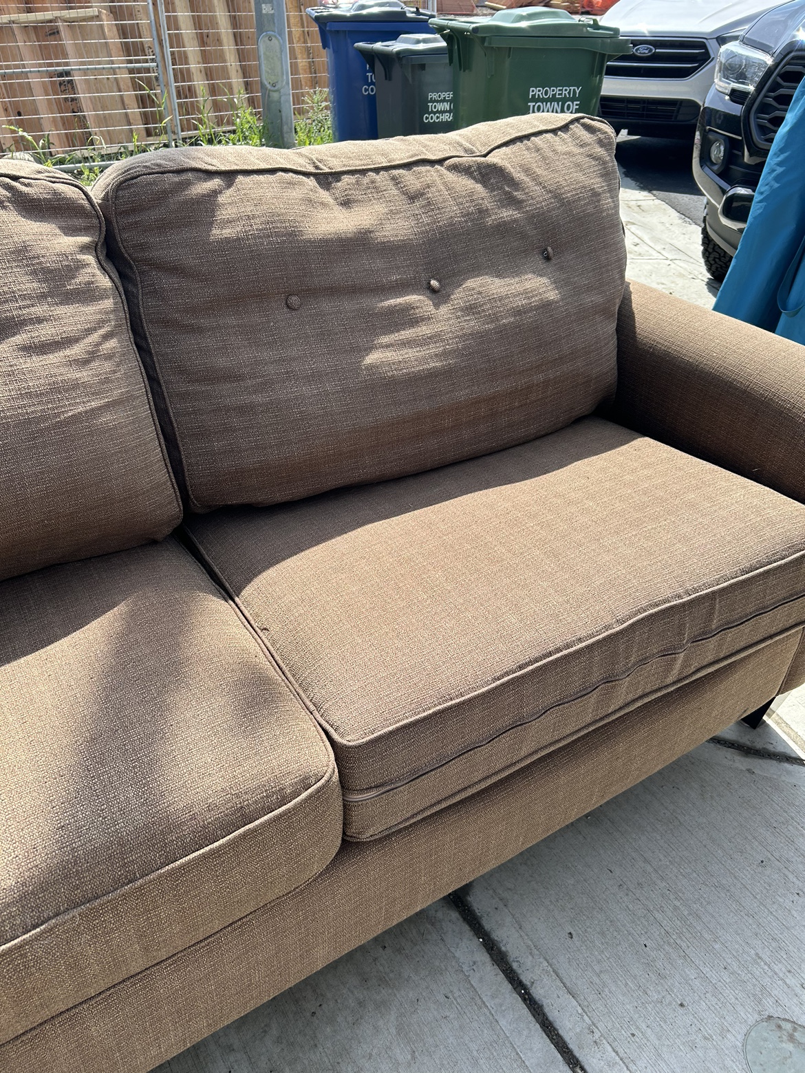 Beige Couch - Good Condition - photo 3