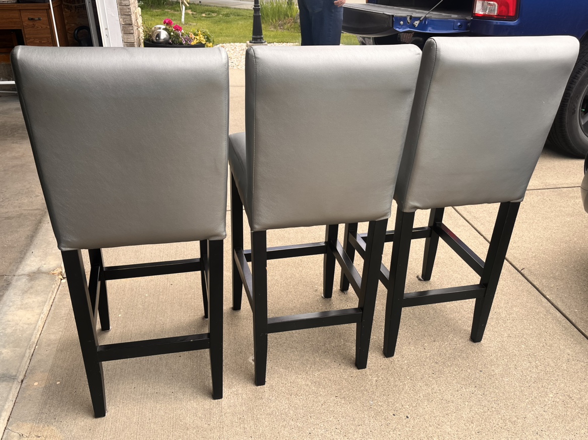 3 Bar stools image indicator(2)