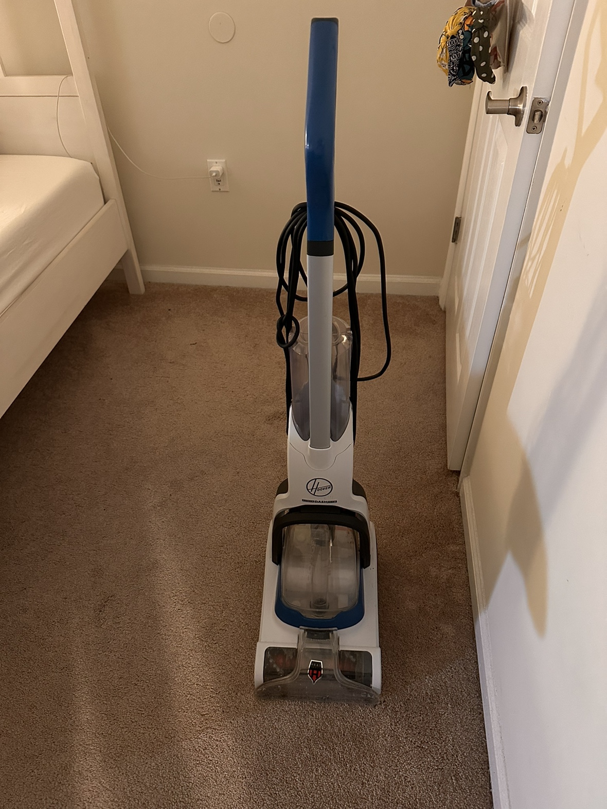 Carpet cleaning vacuum Hoover for sale