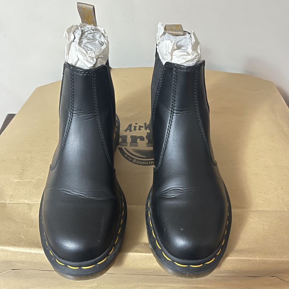 Vegan Dr.Martens Chelsea Boots / US Women’s 7 image indicator(2)