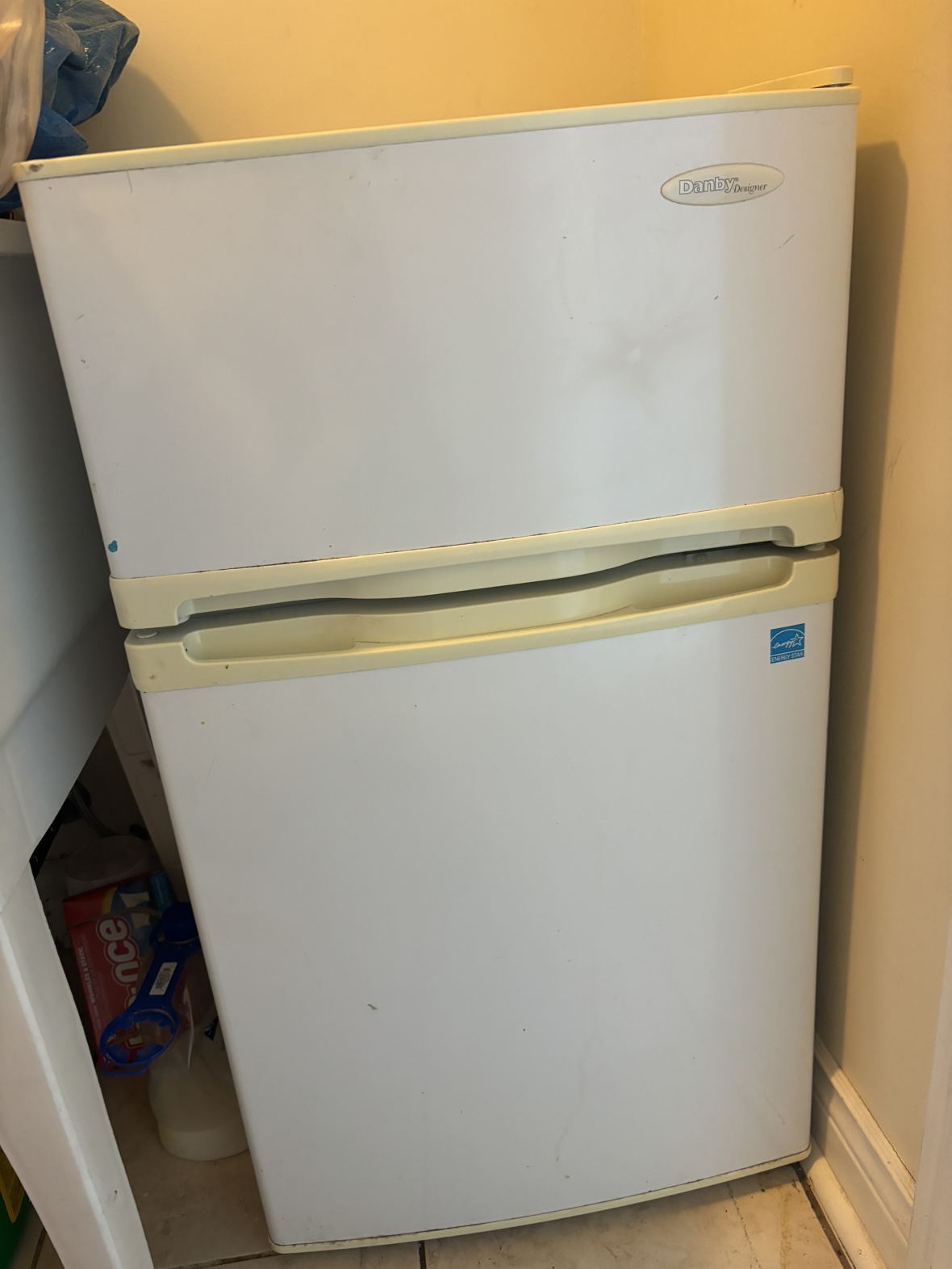 Bar min fridge