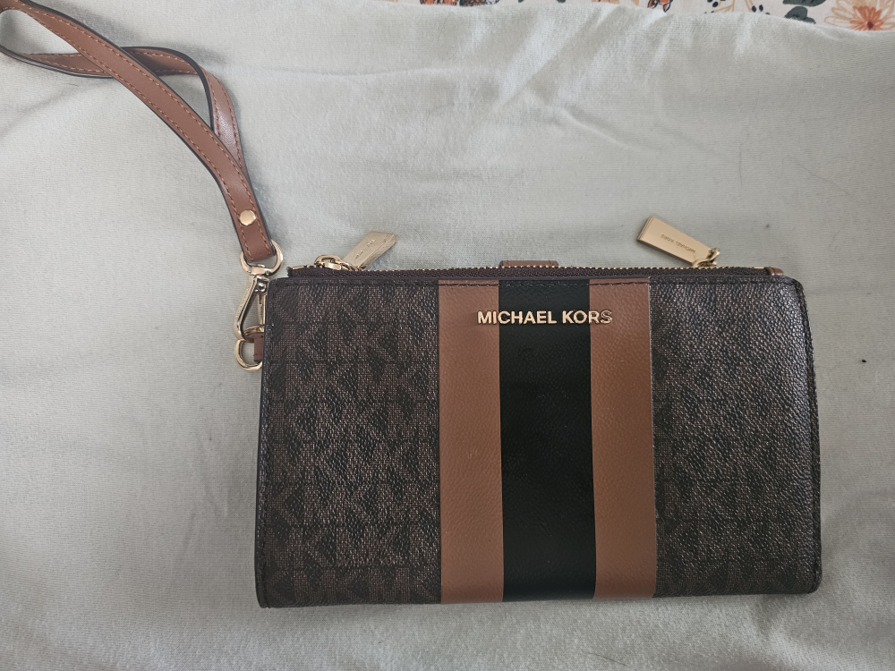 Michael kors wristlet