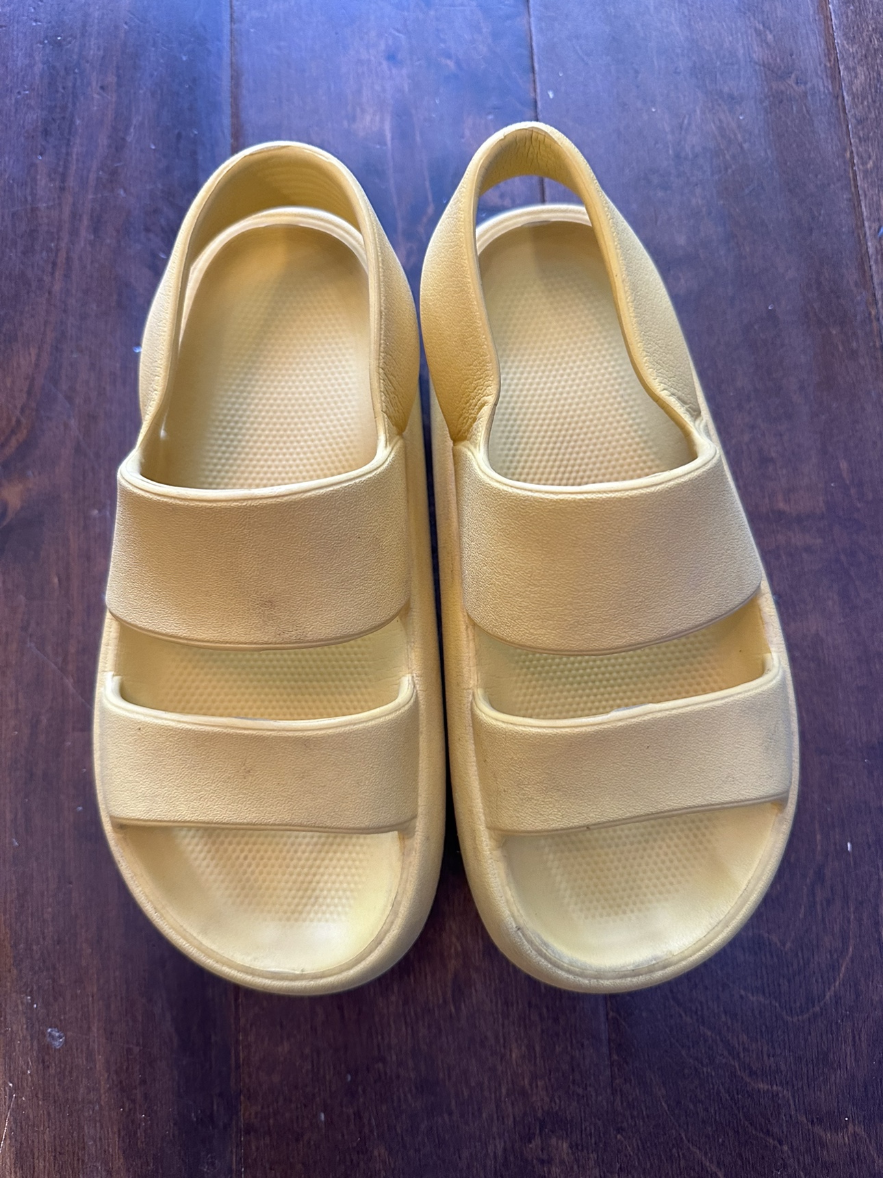 FREE Slippers size 39 thumbnail