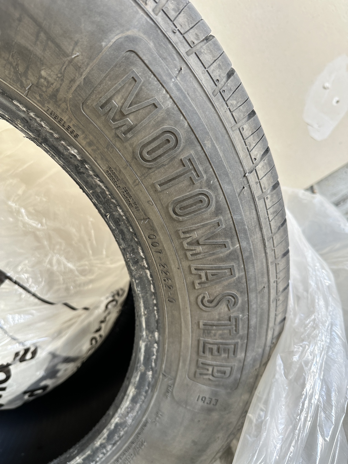 All season tires (only 3 tires) Motomaster - photo 3