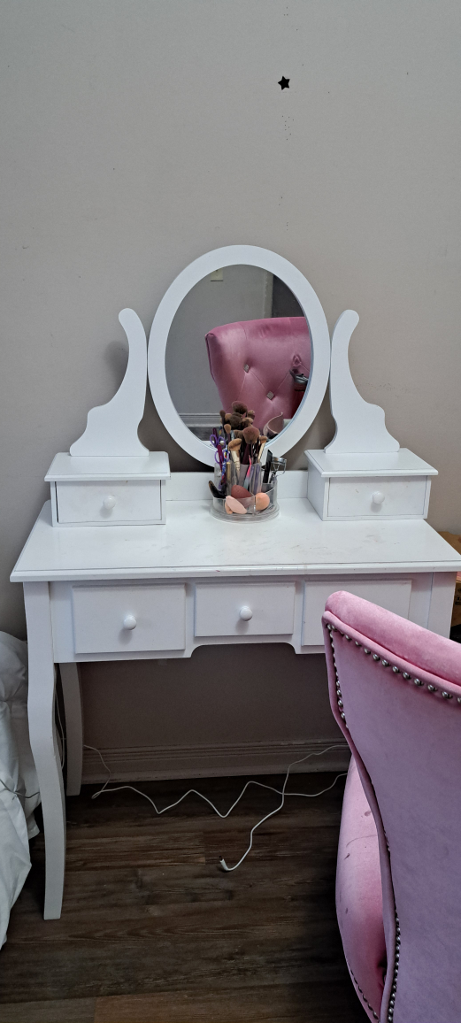 vanity and chair - photo 2
