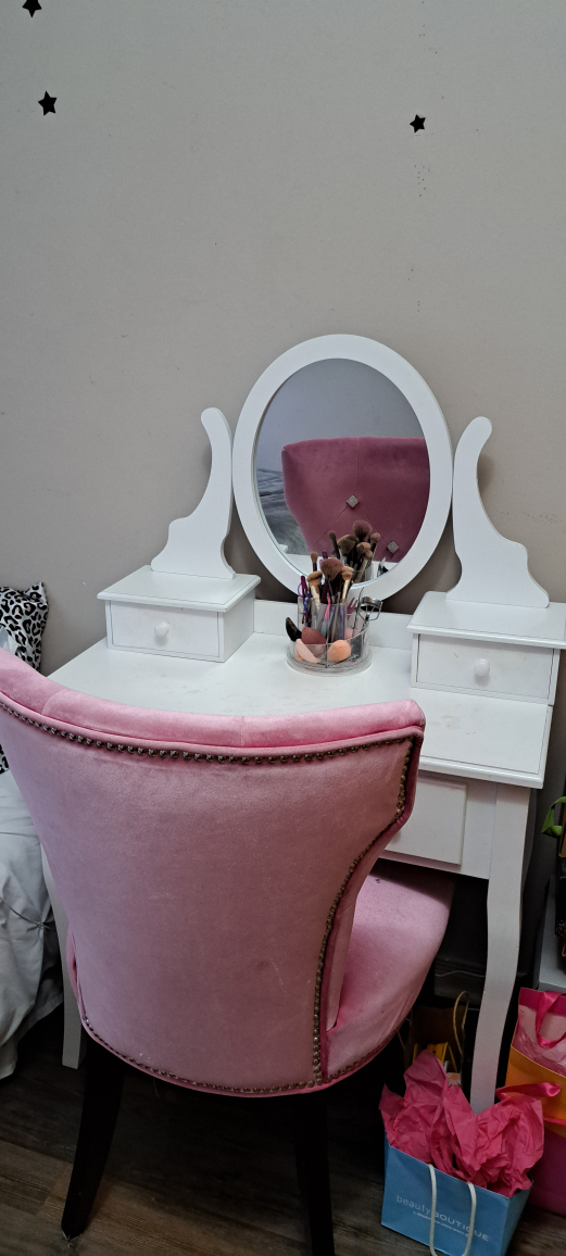 vanity and chair - photo 3