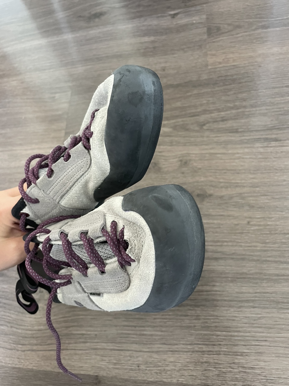 Climbing shoes women US7.5 image indicator(4)