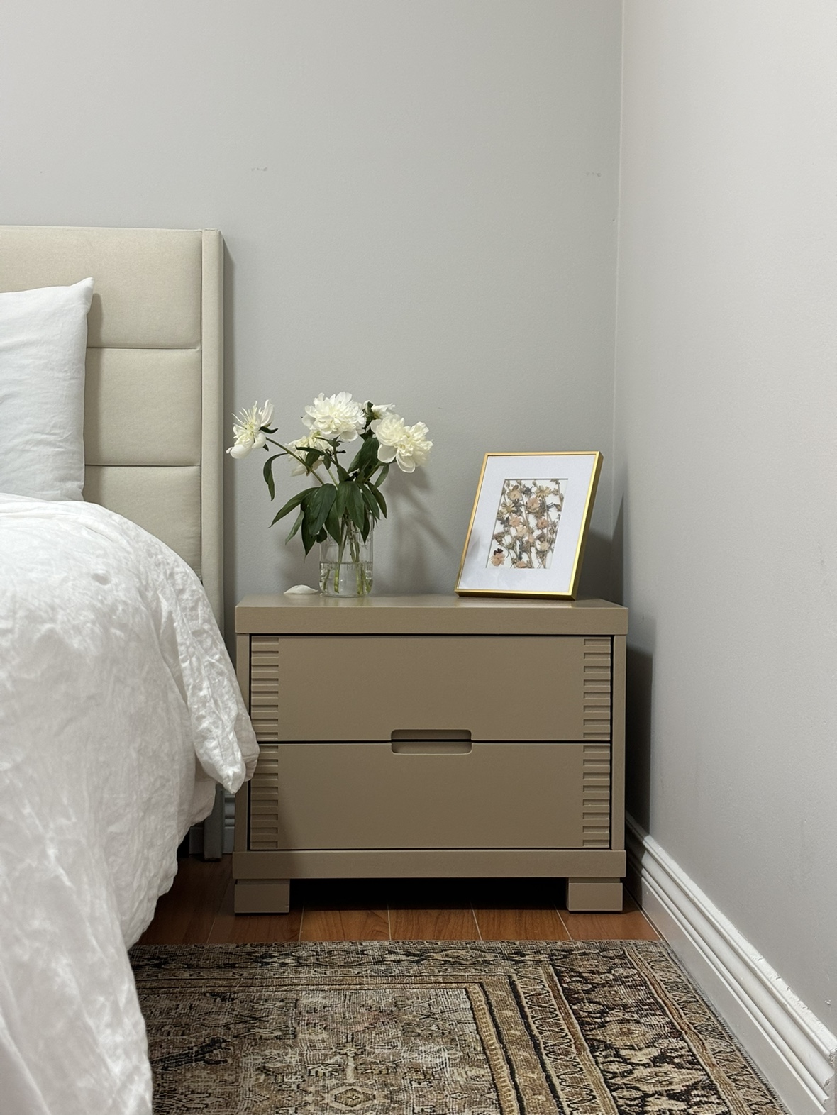 Set of 2 Newly Refinished Nightstands - photo 2