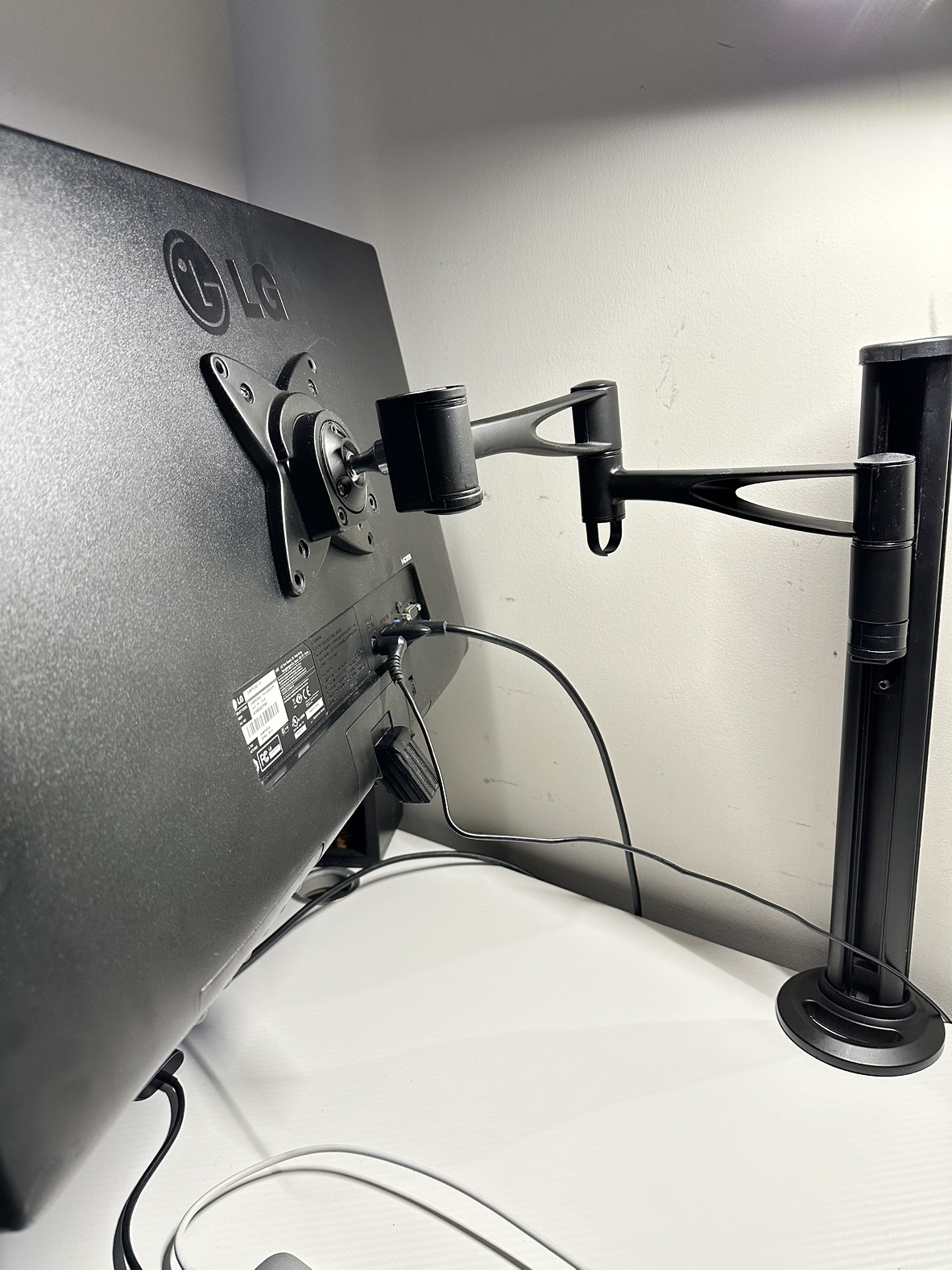 LG monitor-24 inches 🧡 - photo 3