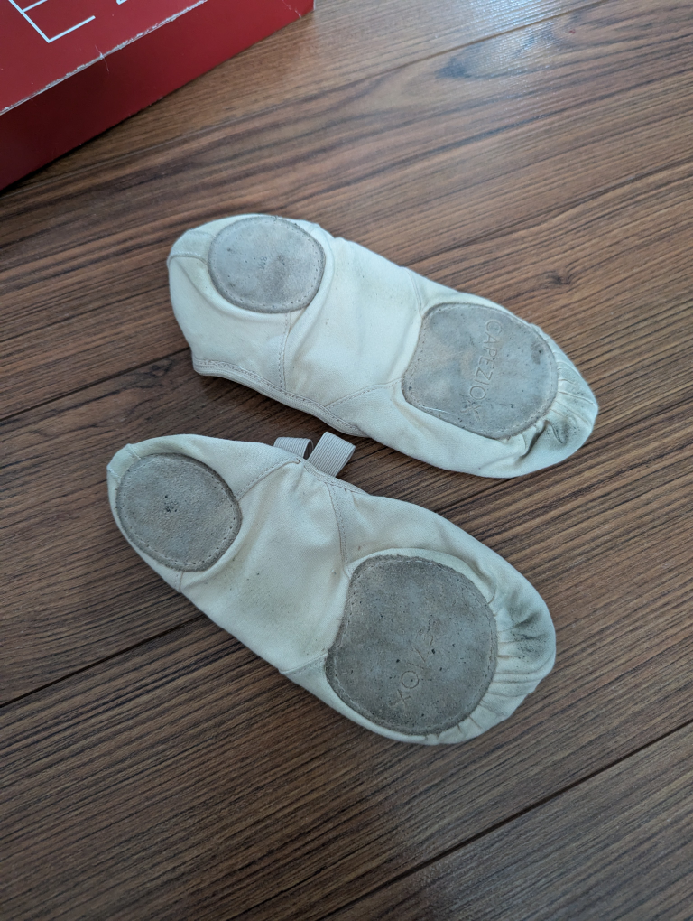 8M Capezio Ballet Shoes image indicator(2)