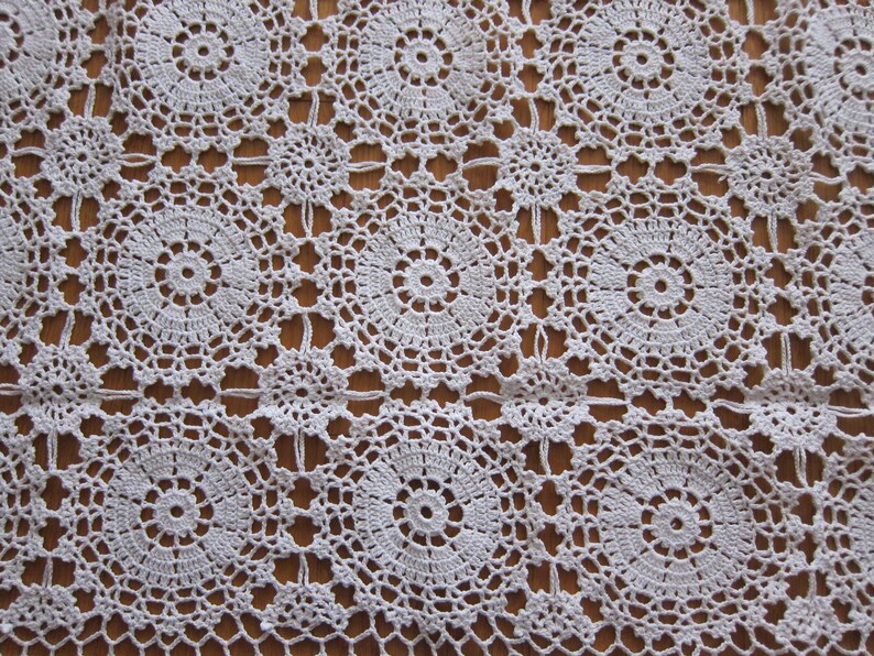 Lovely & Beautiful Small Square Crochet tablecloth - 100% cotton - photo 2