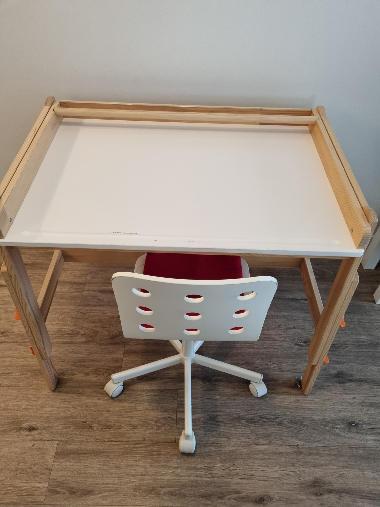 Kids desk