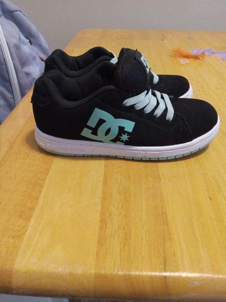 kids' DC shoes