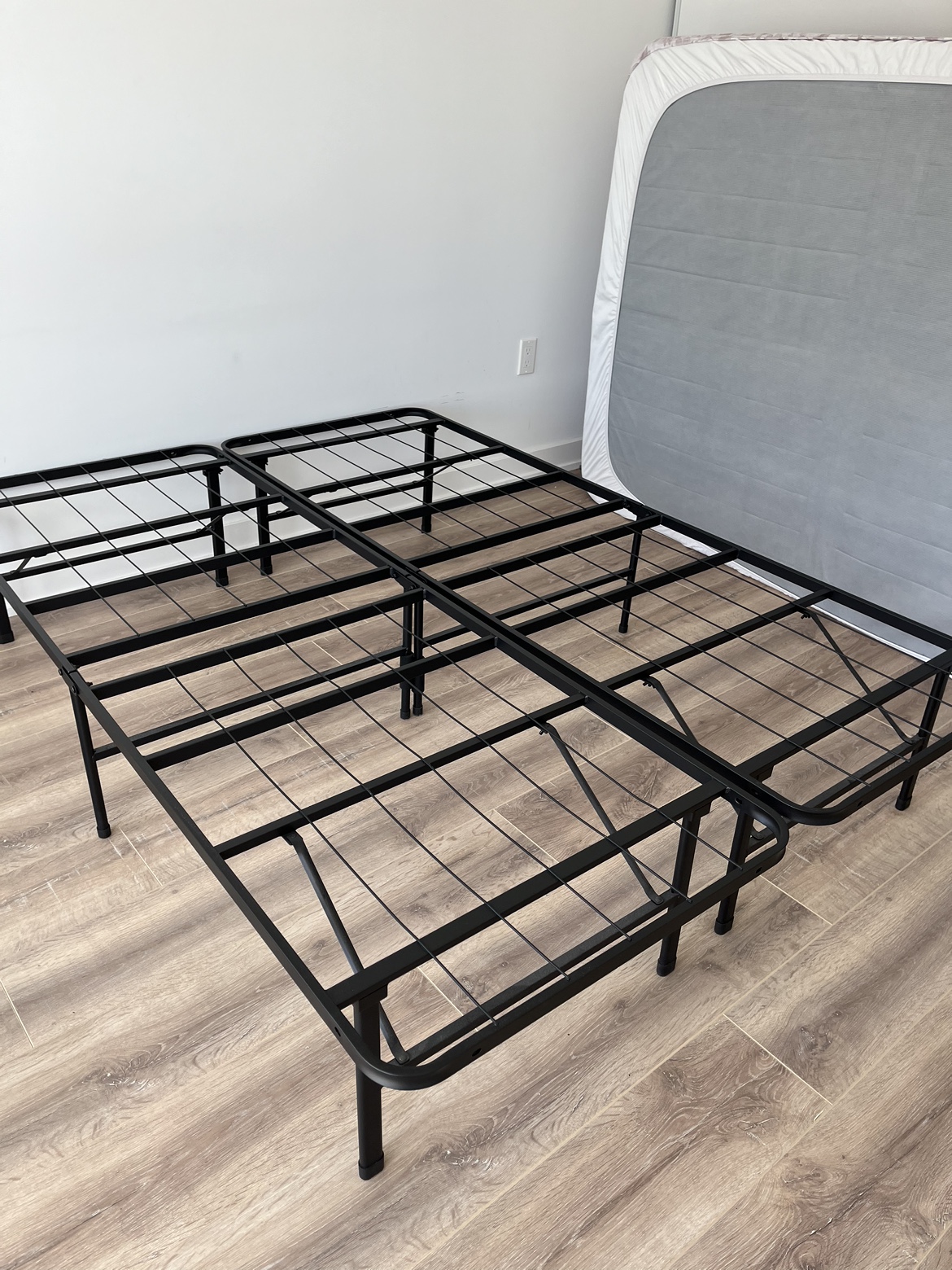 Zinus double sized bed frame