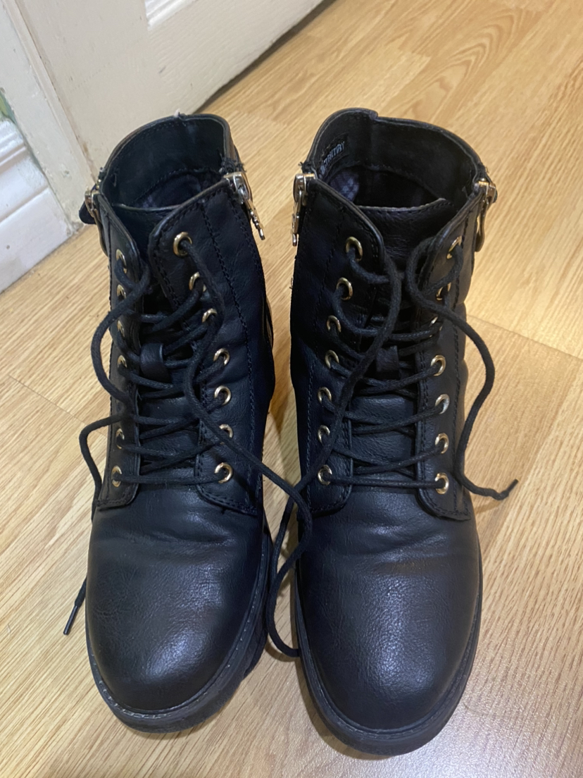 Women’s BLACK ANKLE BOOTS image indicator(2)