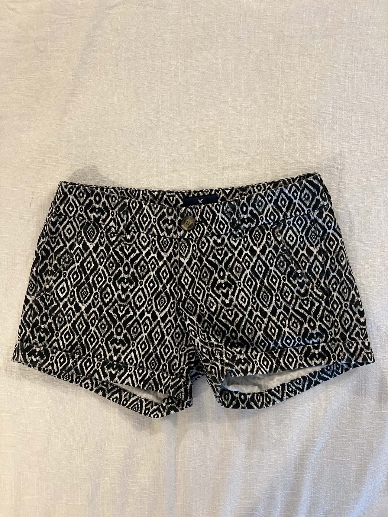 Midi Shorts black and white patterned
