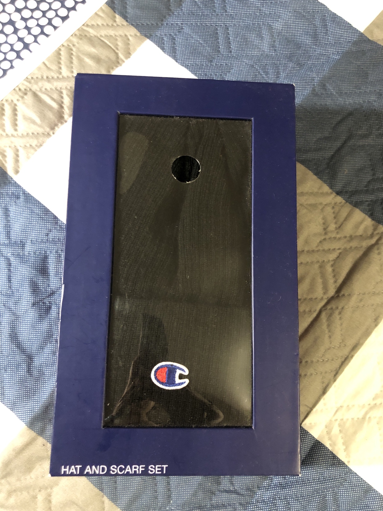 Champion hat & scarf set image indicator(2)